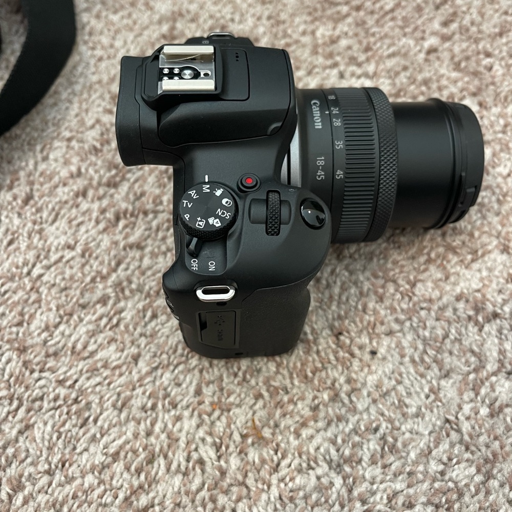Canon Camera - Picture 7 of 17